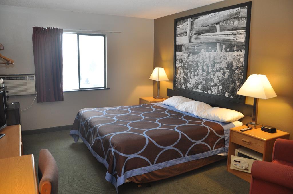 Super 8 By Wyndham Boise Hotel Exterior photo