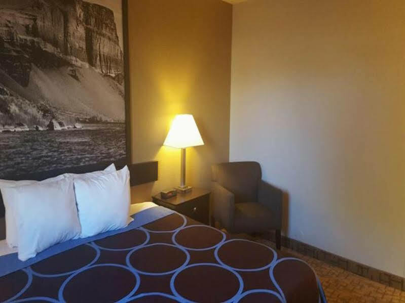 Super 8 By Wyndham Boise Hotel Exterior photo