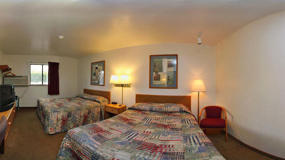 Super 8 By Wyndham Boise Hotel Exterior photo