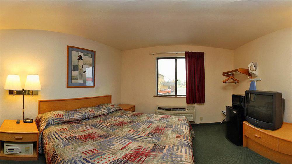 Super 8 By Wyndham Boise Hotel Exterior photo