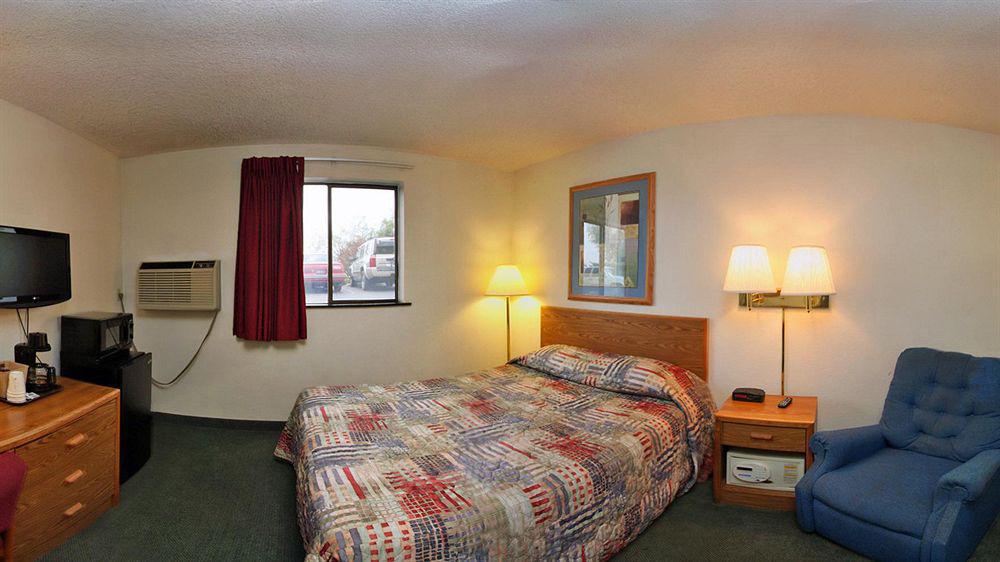 Super 8 By Wyndham Boise Hotel Exterior photo